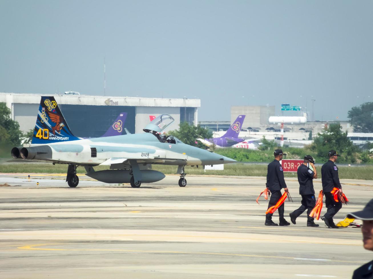 força aérea tailandesa real don muang bangkok tailândia12 de janeiro de 2019 dia nacional das crianças o show de aeronaves da força aérea real tailandesa e show aéreo. em bangkok tailândia12 de janeiro de 2019. foto