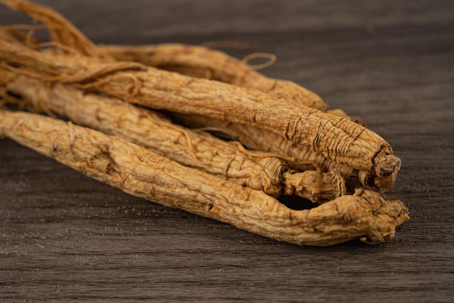 ginseng, erva vegetal seca. comida saudável famosa exportação de alimentos no país da Coréia. foto