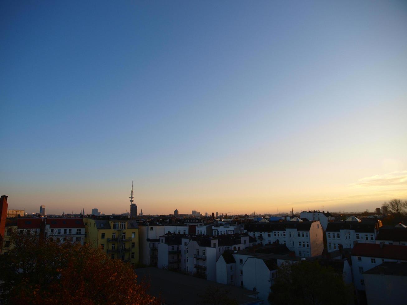 telhado de hamburgo ao pôr do sol foto