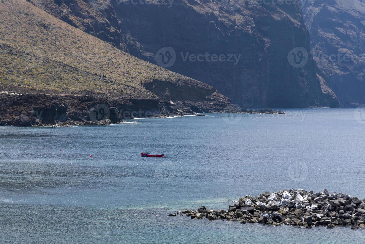 oceano e montanhas de tenerife, bela vista. foto