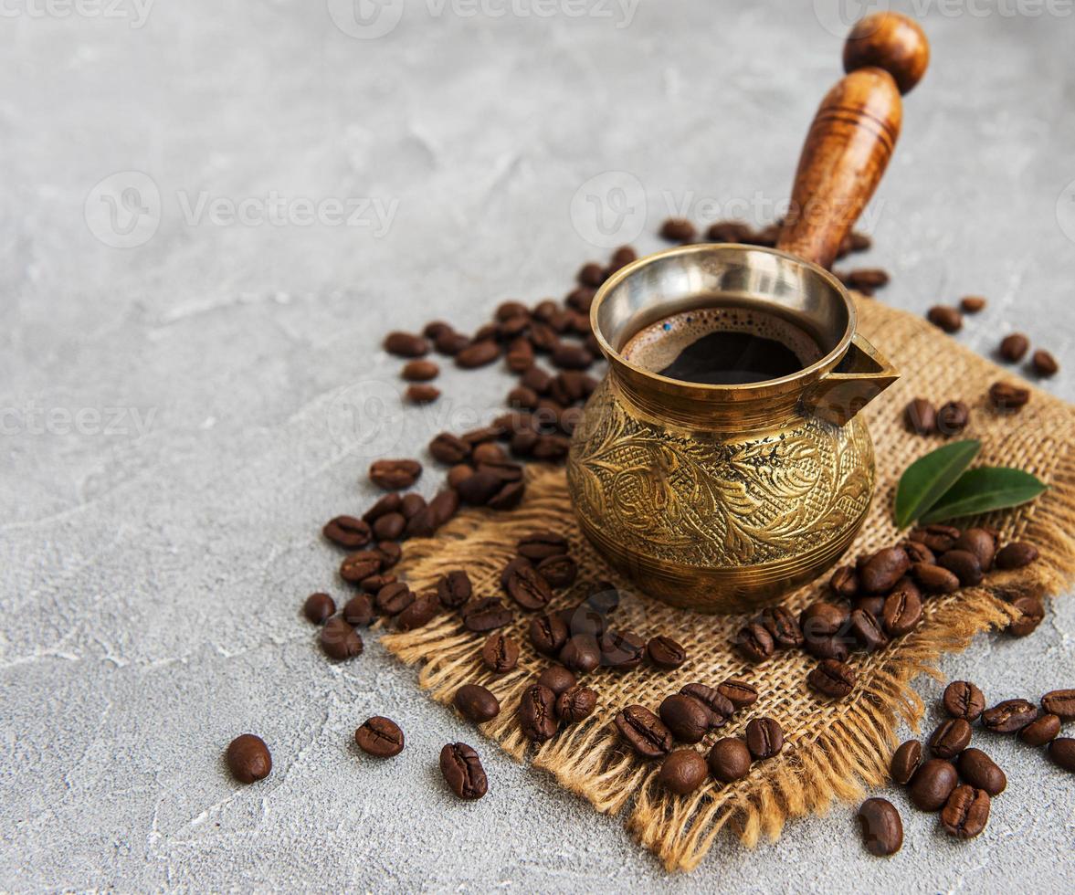 grãos de café e turco foto