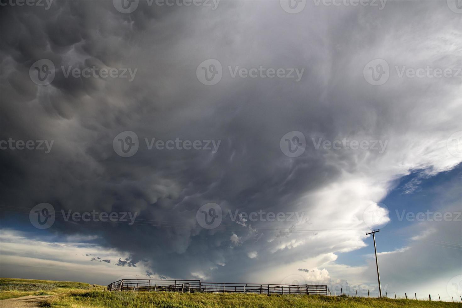 nuvens de tempestade saskatchewan foto