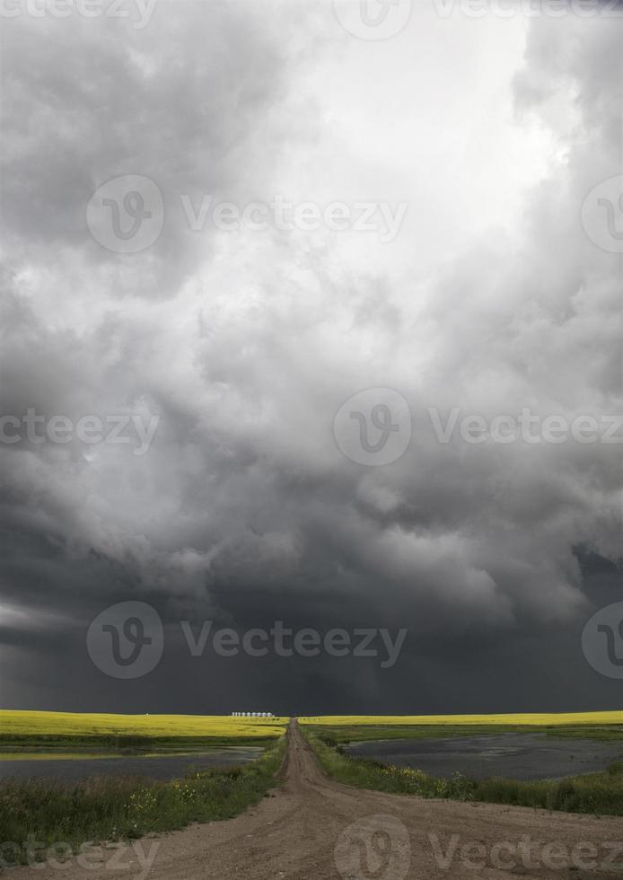 nuvens de tempestade saskatchewan foto