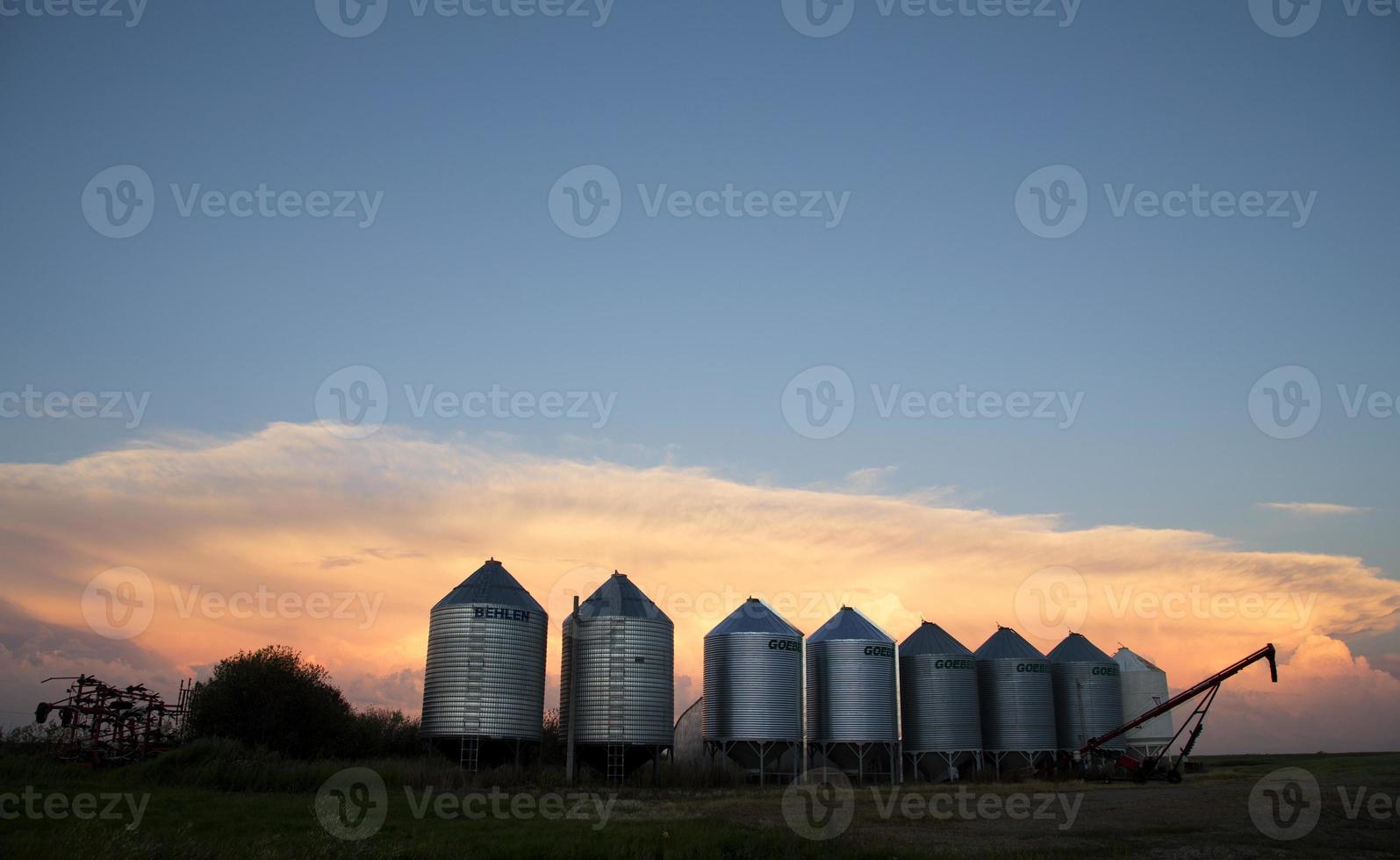 nuvens de tempestade sol de saskatchewan foto