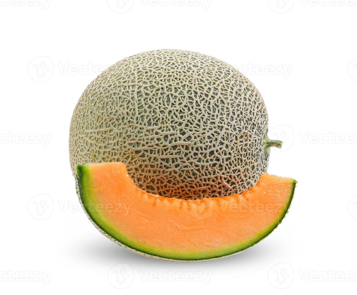 fatias de melão cantalupo isoladas no fundo branco foto