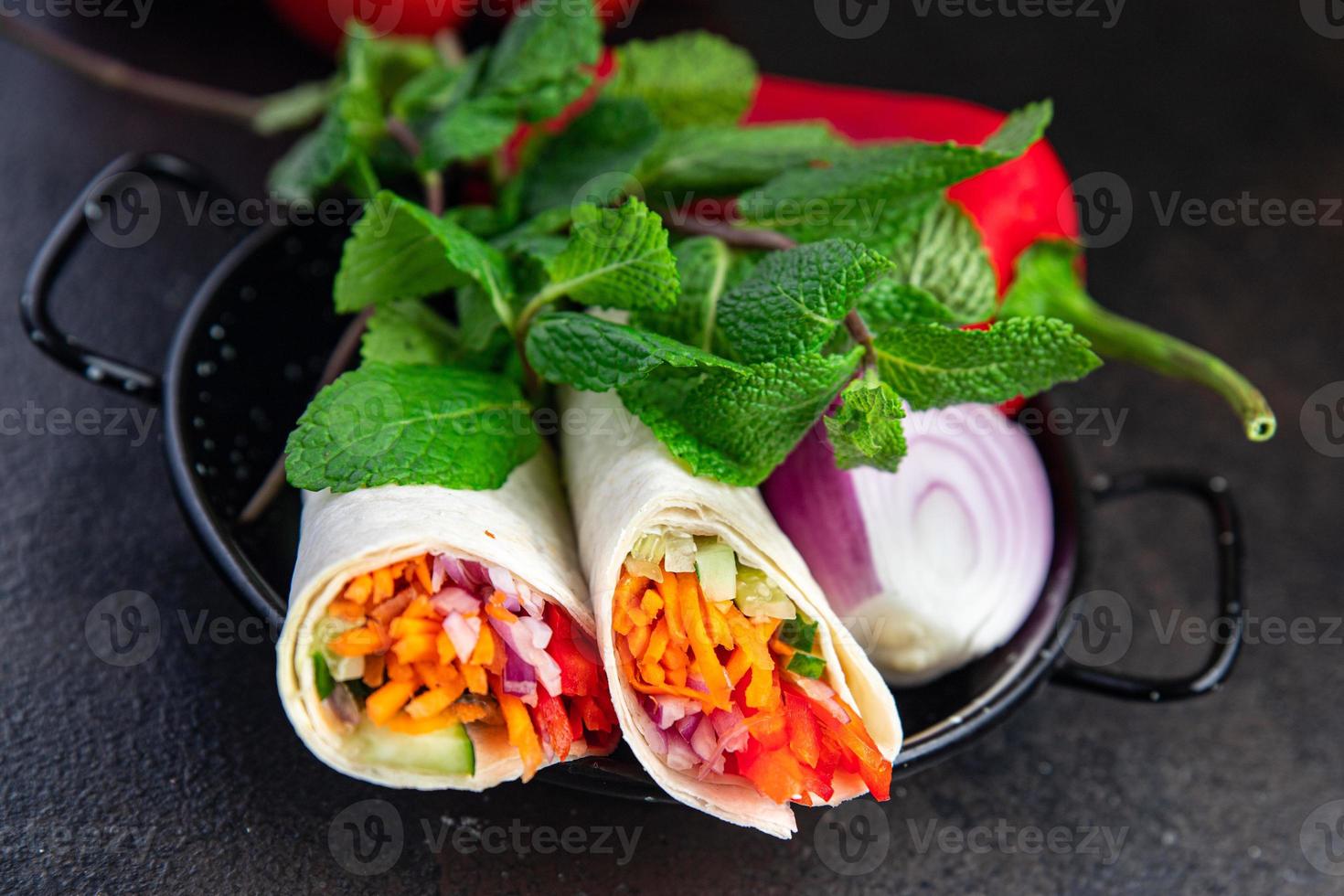 doner kebab shawarma de legumes recheio de burrito vegetariano pita vegetariano foto