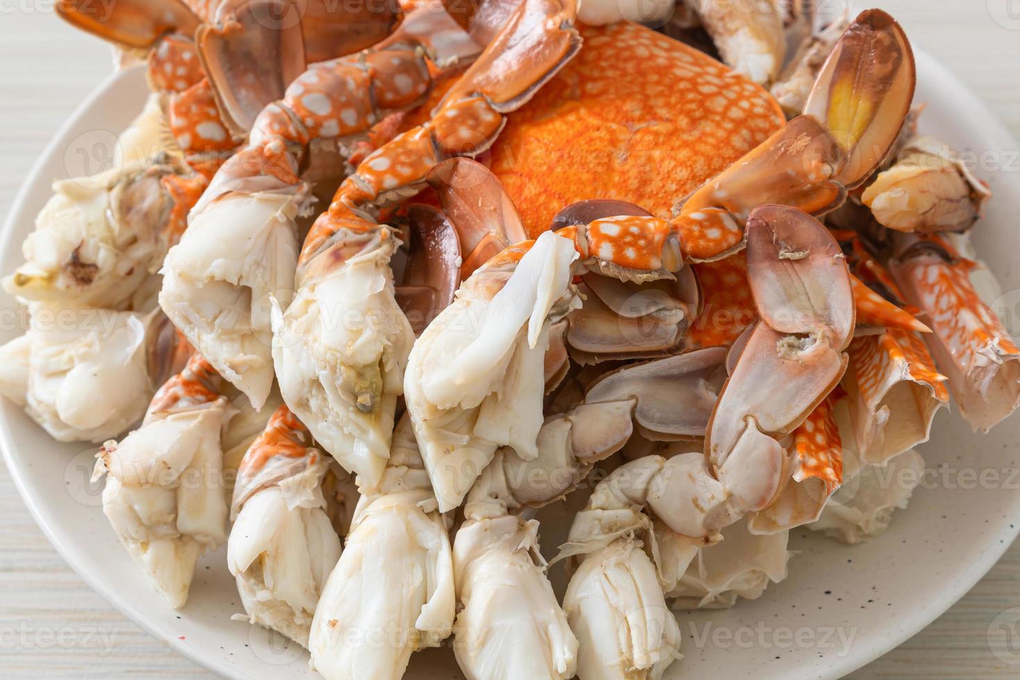 caranguejo azul cozido no vapor com molho de frutos do mar picante foto