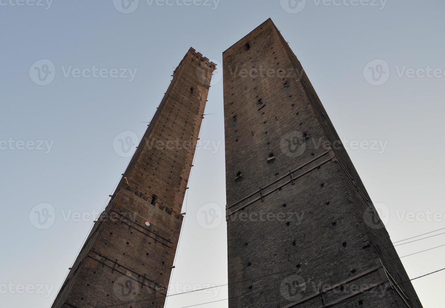 torres medievais em Bolonha foto