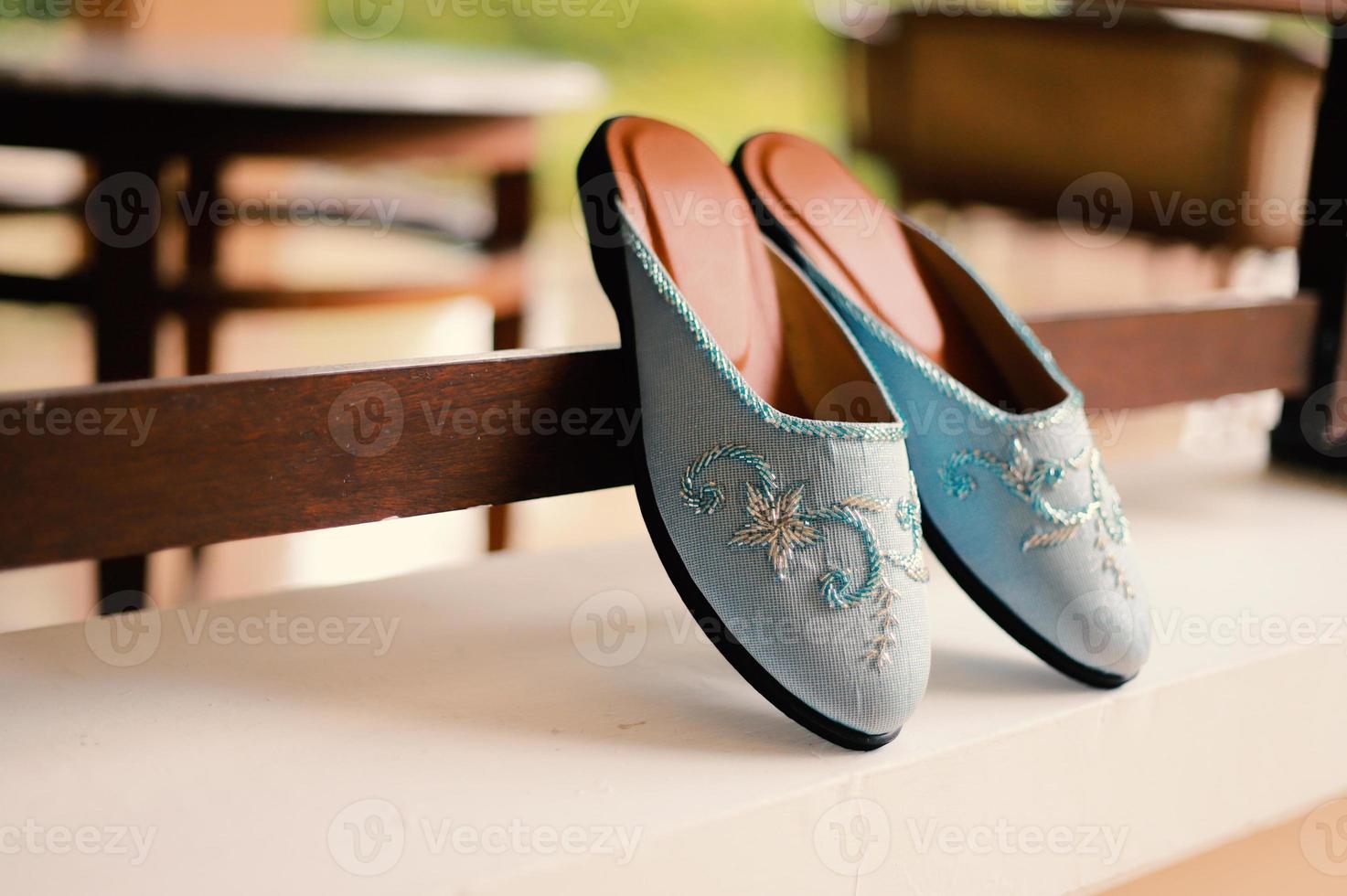 elegantes sapatos de casamento brancos foto