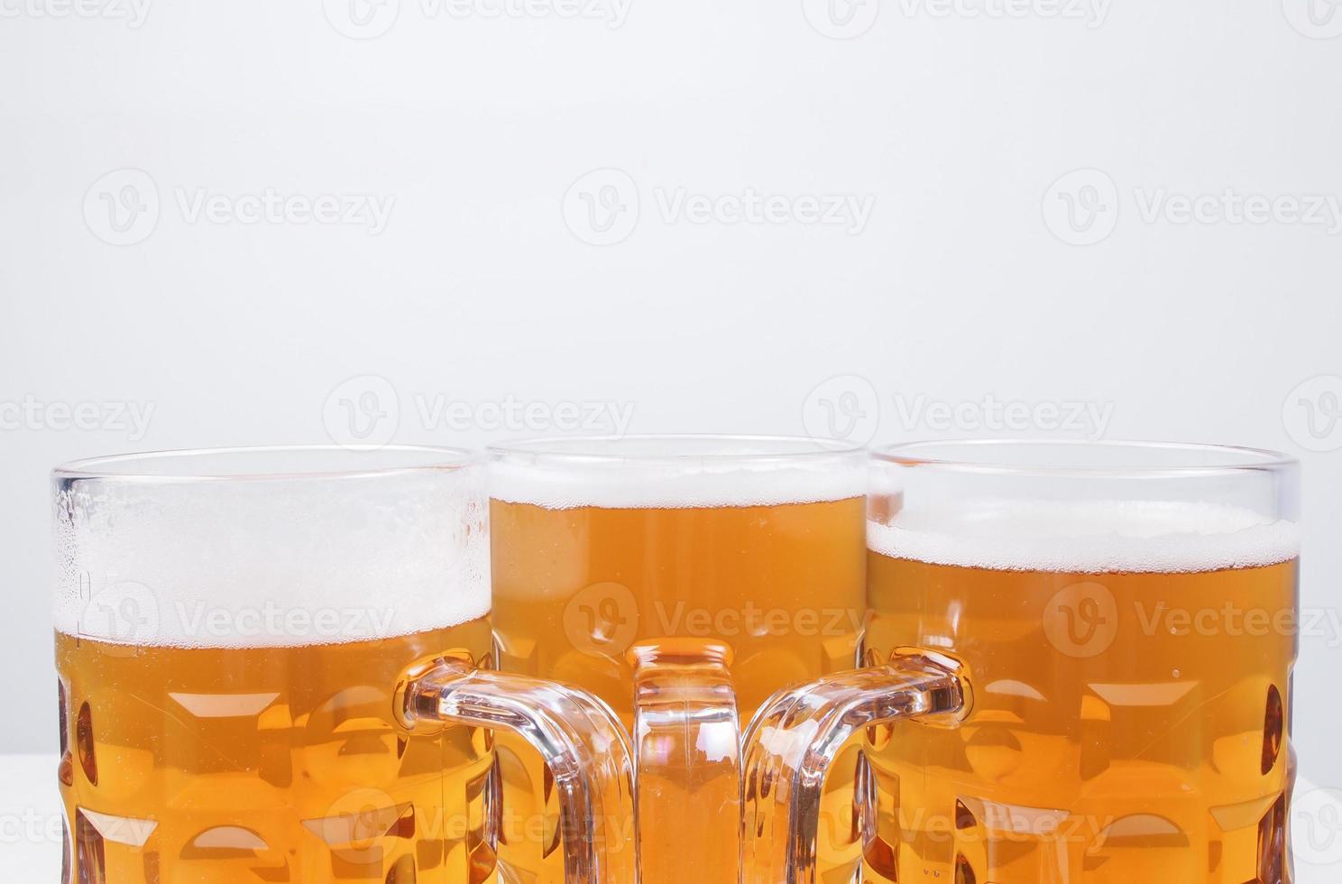 copos de cerveja lager foto
