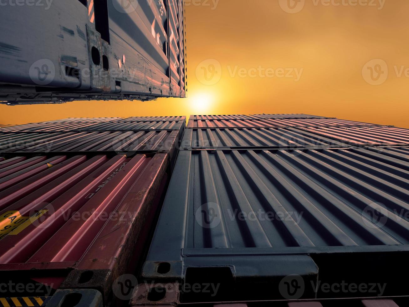 recipiente caixa guindaste metal empilhadeira carregamento comércio expedição gestão trabalho transporte entrega comercial importação exportação tecnologia indústria armazém terminal ásia, tailândia, áfrica do sul internacional foto