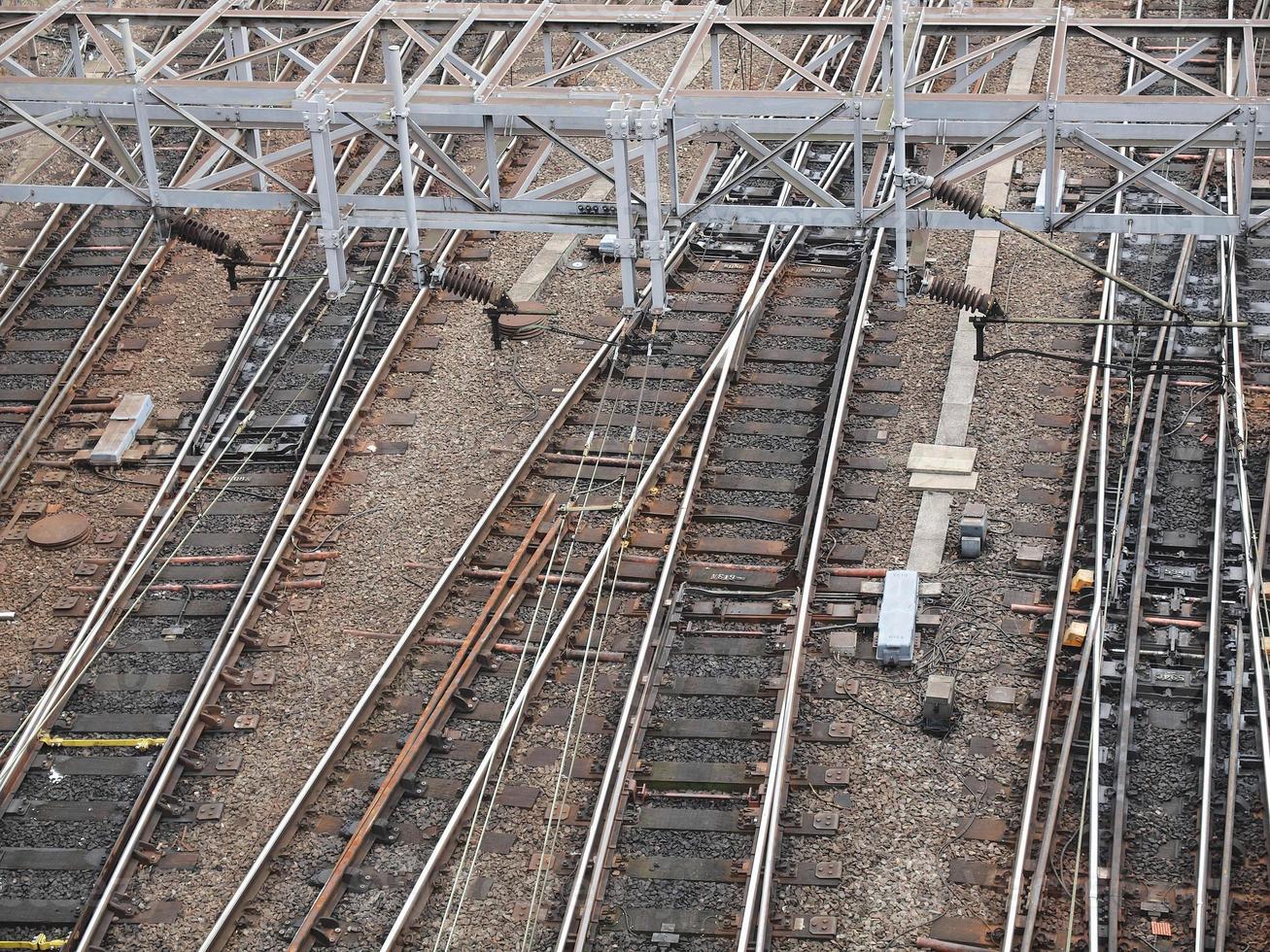 trilhos de trem para trem foto