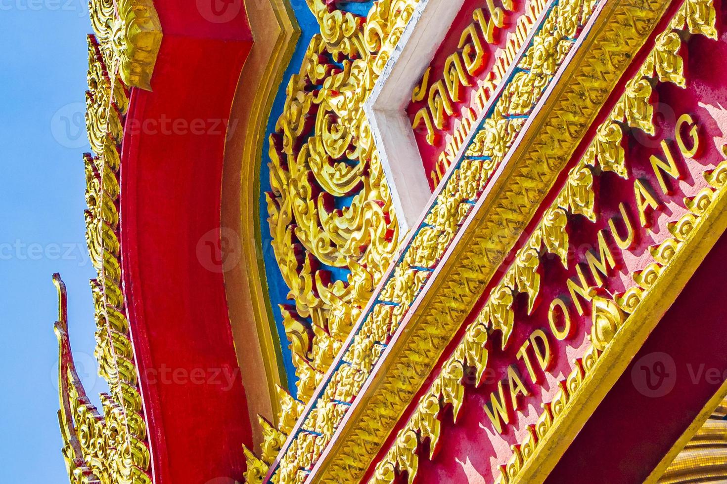 colorido wat don mueang phra arramluang templo budista bangkok tailândia. foto