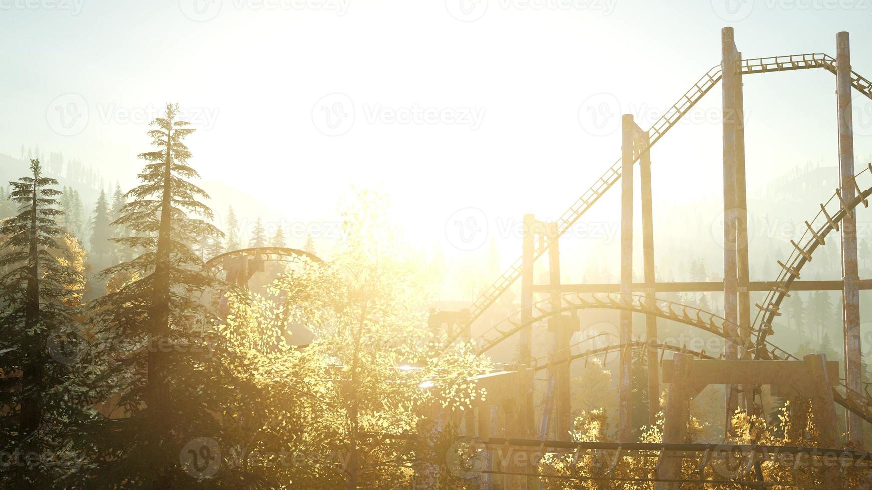 antiga montanha russa ao pôr do sol foto