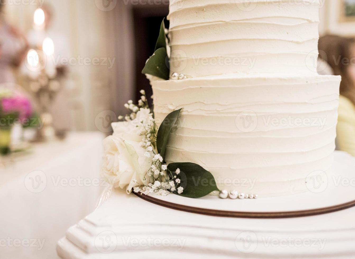 bolo de casamento com flores foto