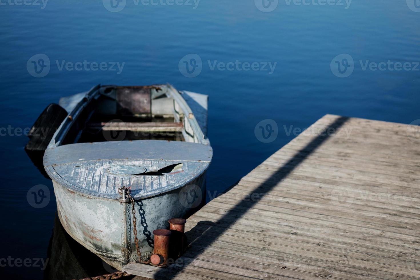 pequeno barco velho foto