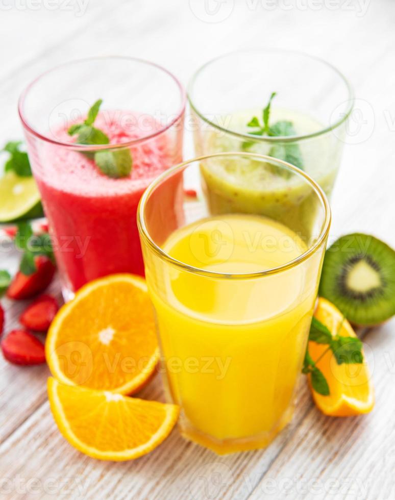 smoothies de frutas saudáveis foto