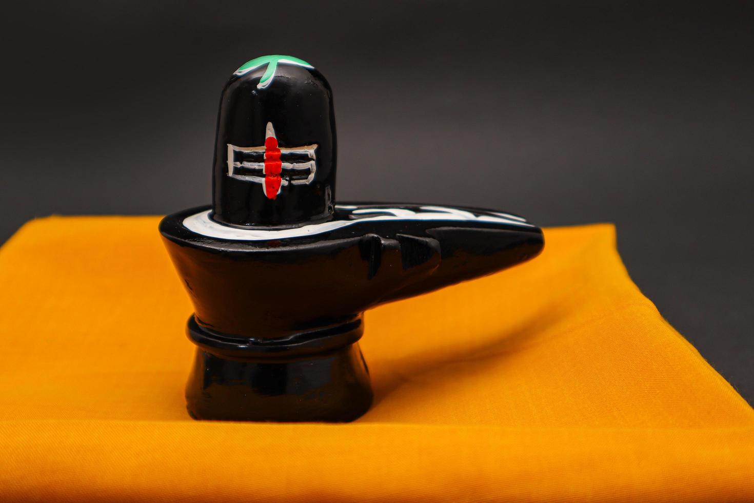 fundo maha shivratri shiva linga. foto