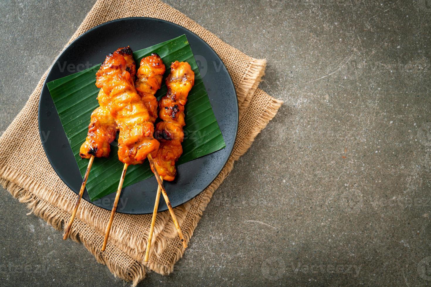 espeto de frango grelhado em estilo asiático foto