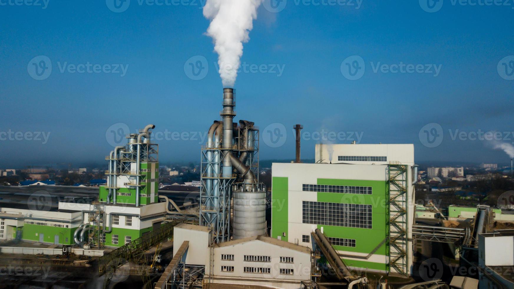 uma fábrica para processamento de floresta foto