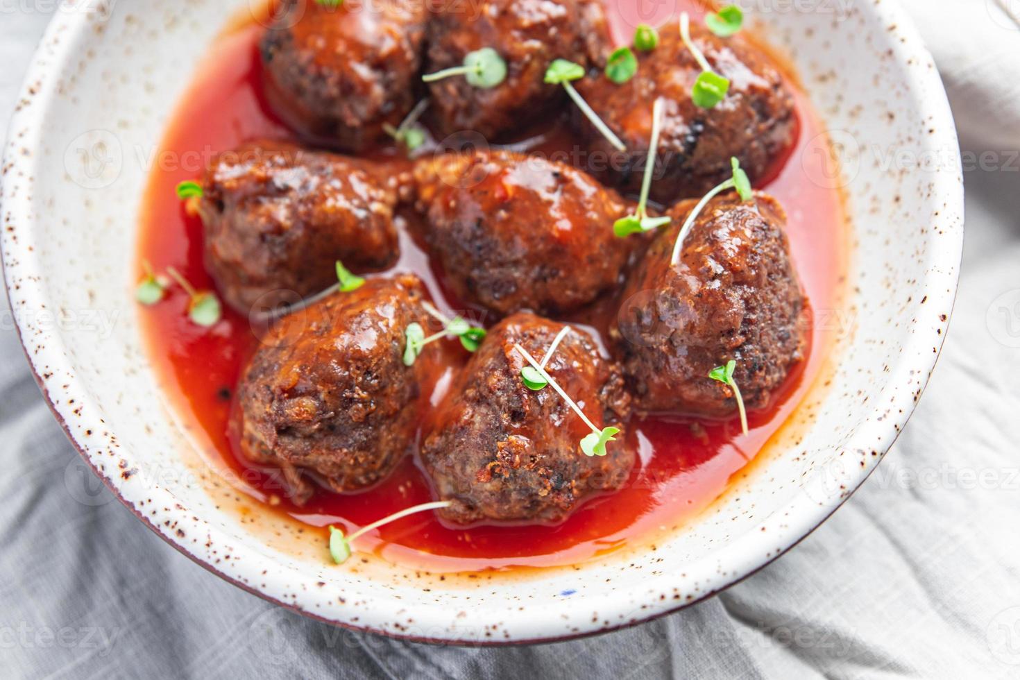 almôndegas molho de tomate carne vitela carne de porco cordeiro fresco refeição comida dieta lanche foto