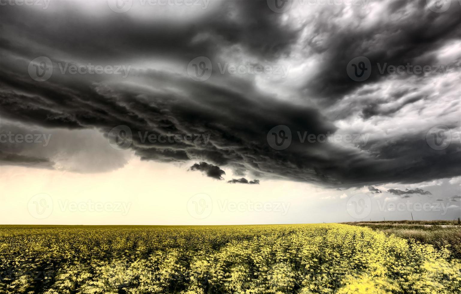 nuvens de tempestade saskatchewan foto