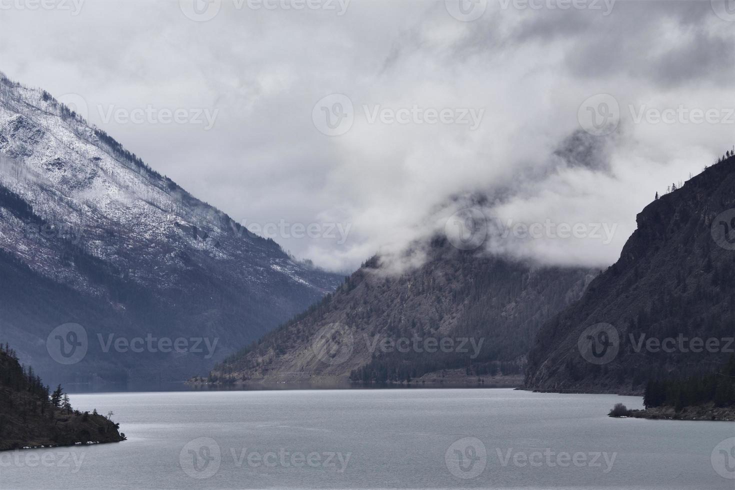 montanhas colúmbia britânica canadá foto