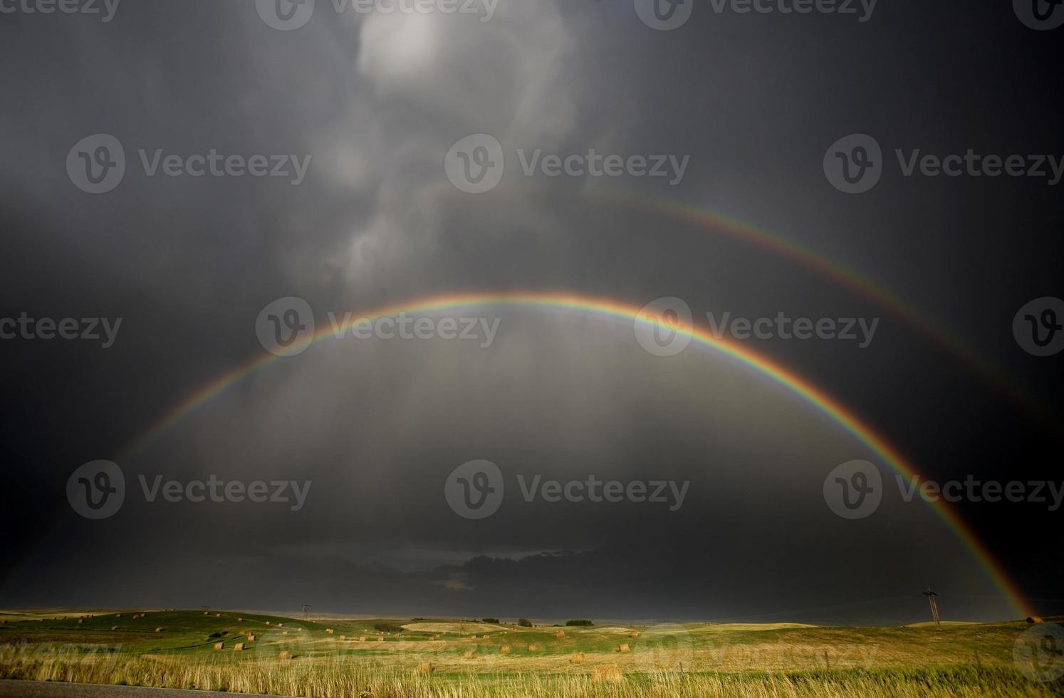 tempestade de granizo e arco-íris foto