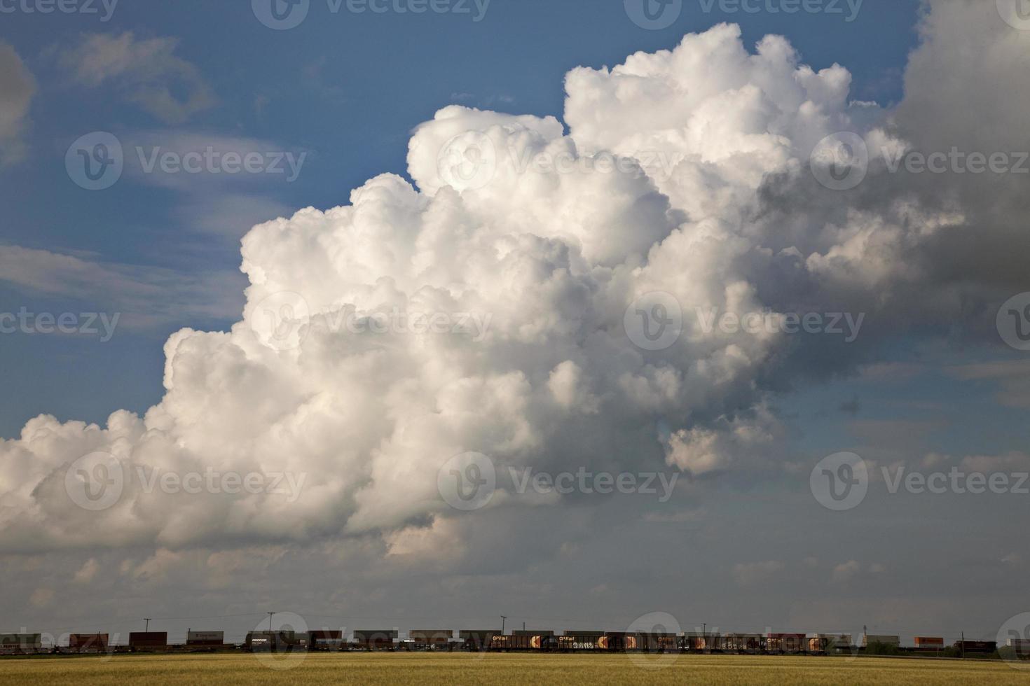 nuvens de tempestade saskatchewan foto