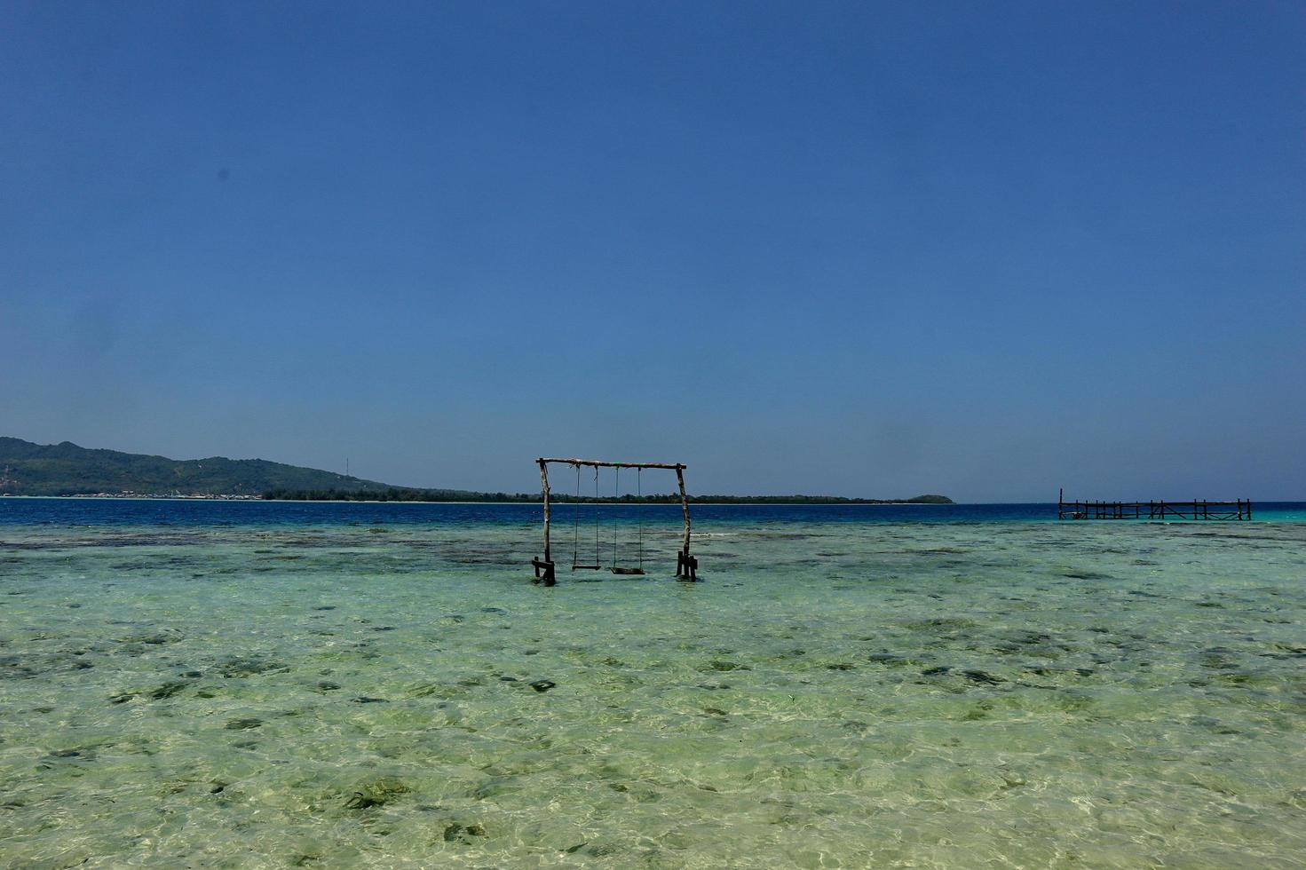 ilha menjangan em karimun, java, jepara, java central, bela areia branca foto