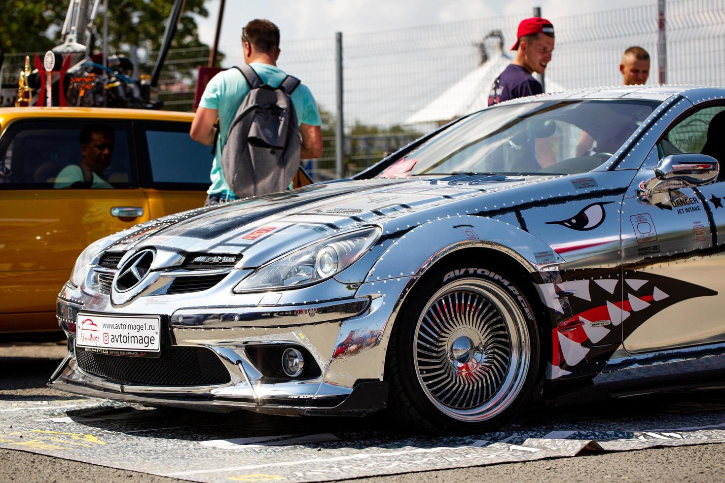 25 de agosto de 2018. Rússia simferopol. prata mercedes benz foto