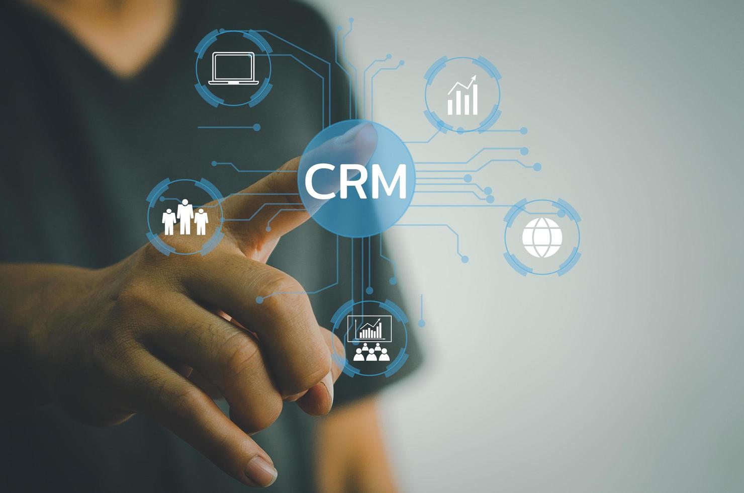 crm tecnologia de negócios de software de sistema de gerenciamento de relacionamento com clientes no conceito de tela virtual. foto