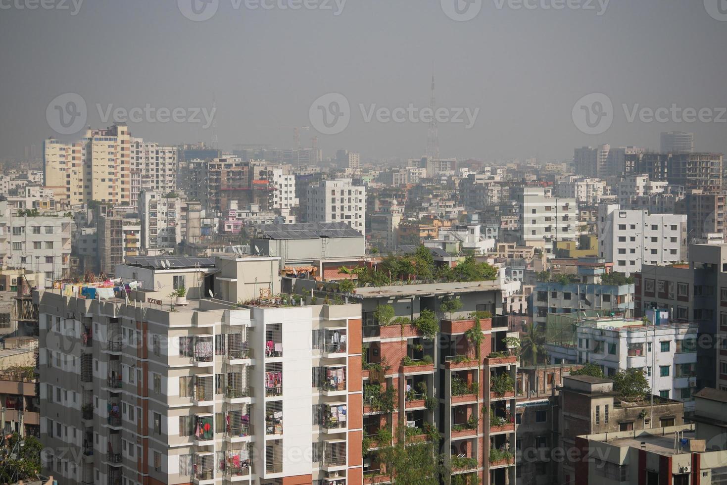 edifícios da cidade de dhaka em dia ensolarado foto