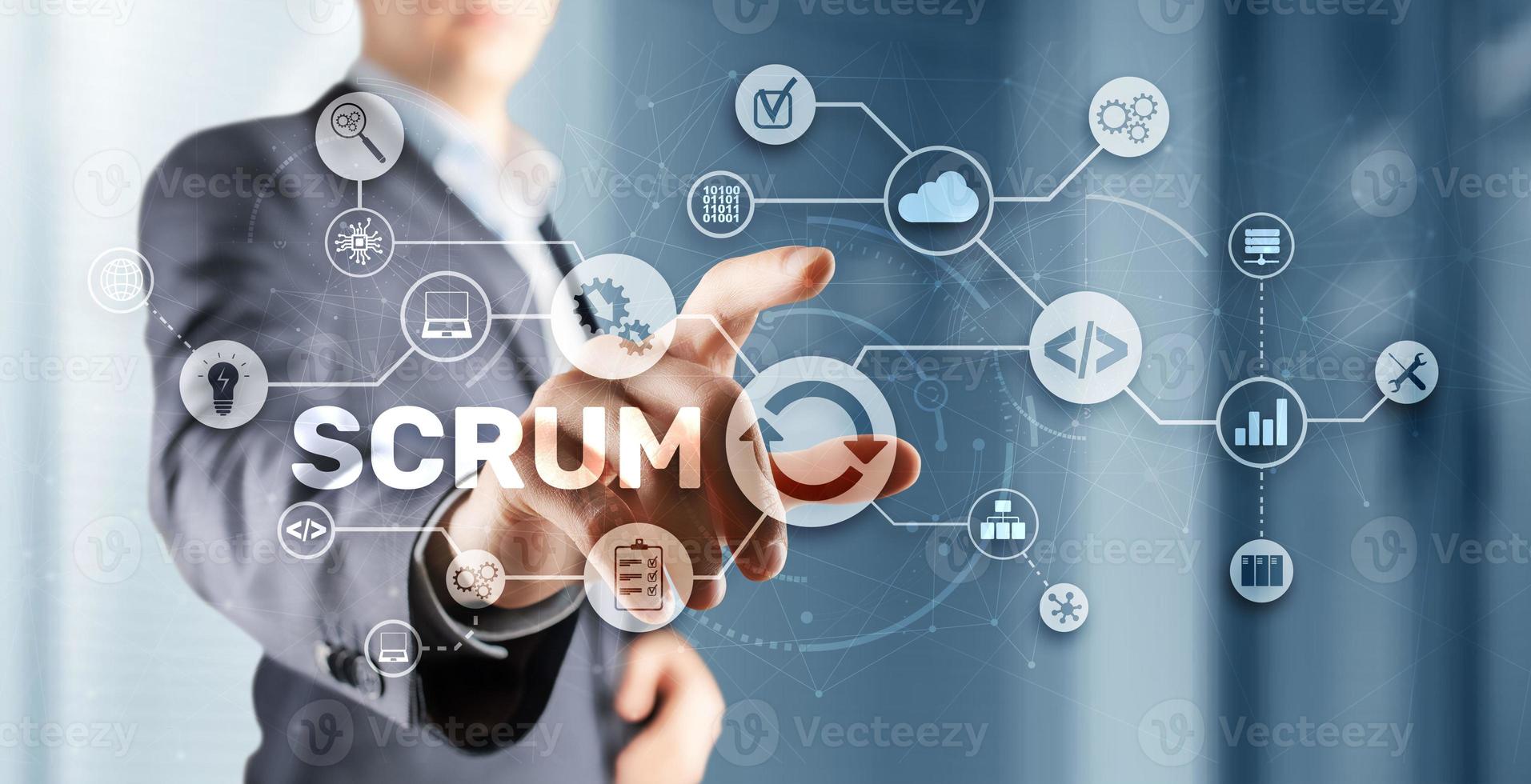 scrum. mão pressiona o scrum de inscrição em um painel virtual. metodologia de desenvolvimento ágil foto