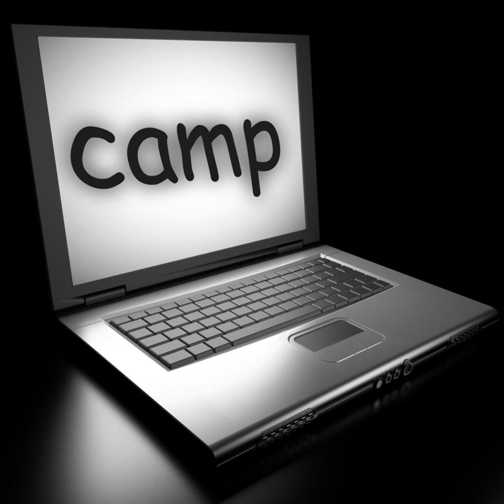 palavra de acampamento no laptop foto