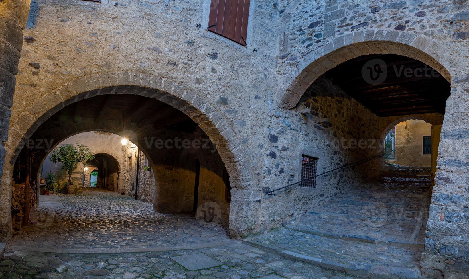 camerata cornello antiga vila medieval na itália foto