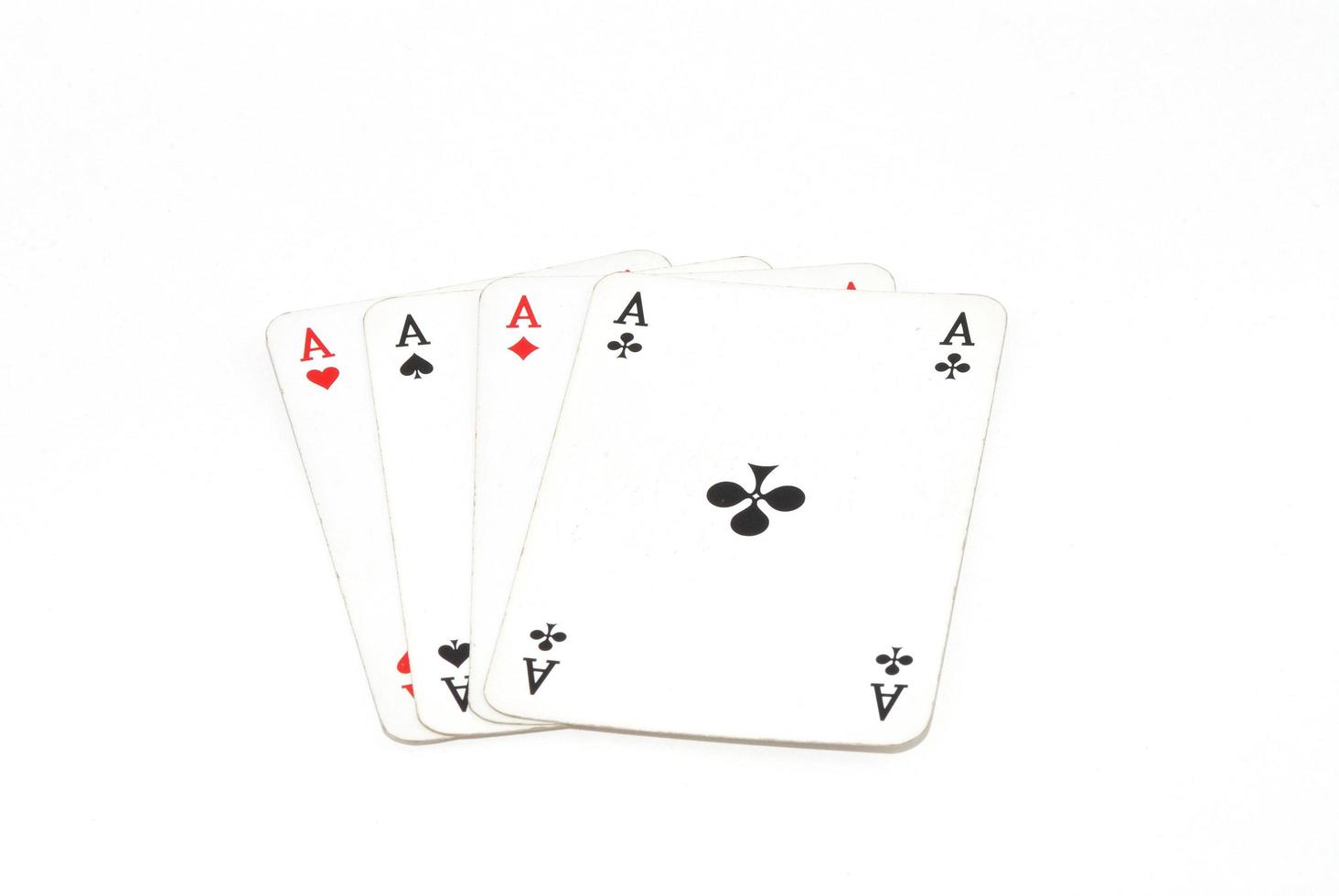 jogando cartas quatro ás do baralho vista completa no fundo branco foto