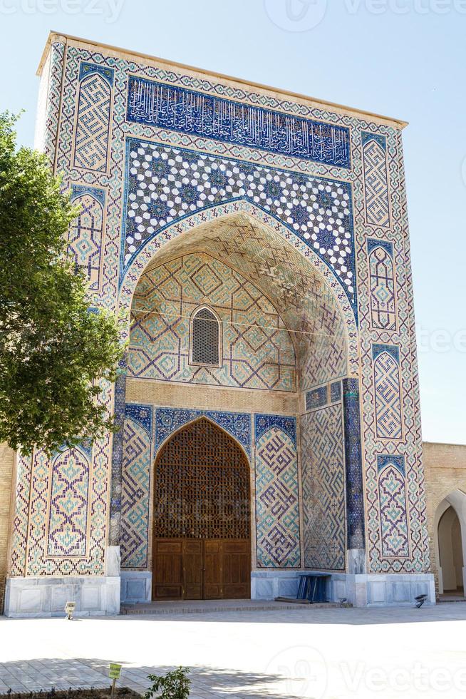 exterior da mesquita kok gumbaz em shahrisabz, qashqadaryo, uzbequistão, ásia central foto