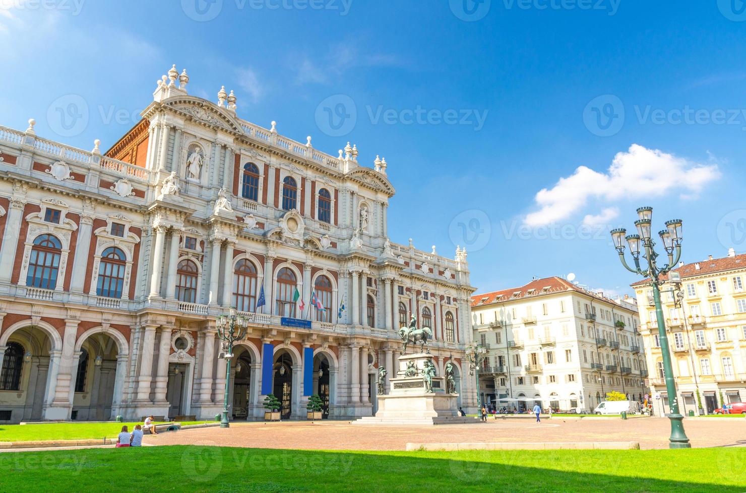 fachada do palácio carignano palácio museu barroco estilo rococó edifício antigo na praça carlo alberto foto