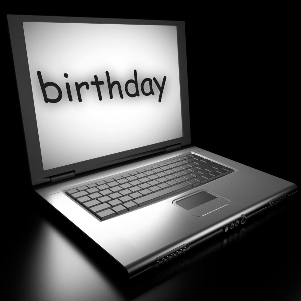palavra de aniversário no laptop foto