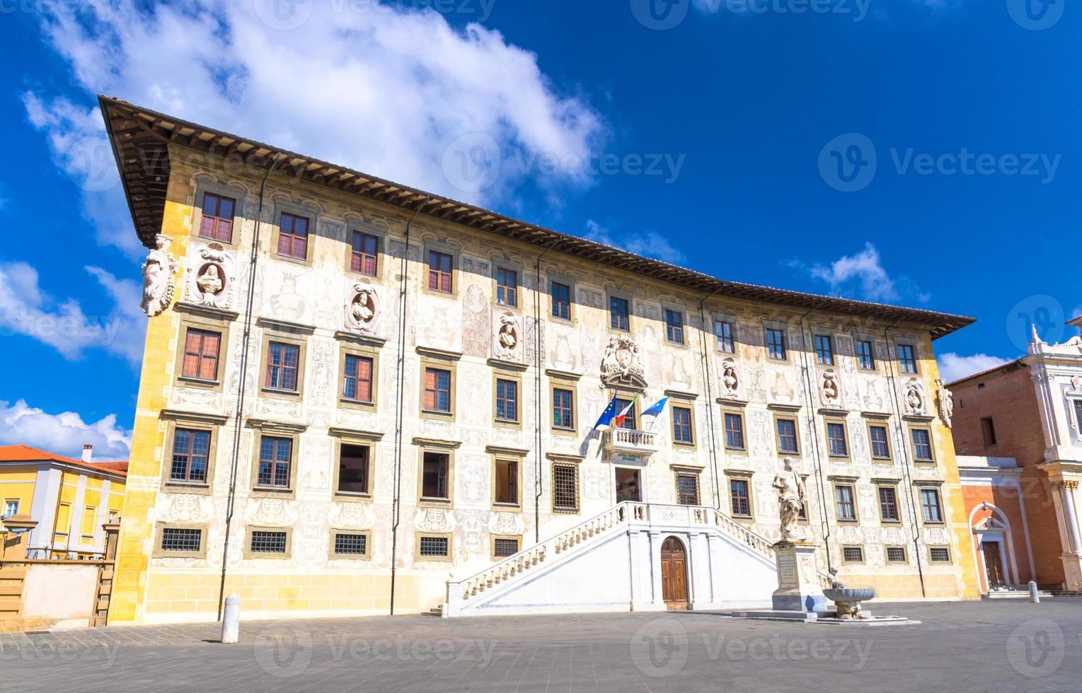 palácio palazzo della carovana na praça dos cavaleiros piazza dei cavalieri no centro histórico da cidade de pisa foto