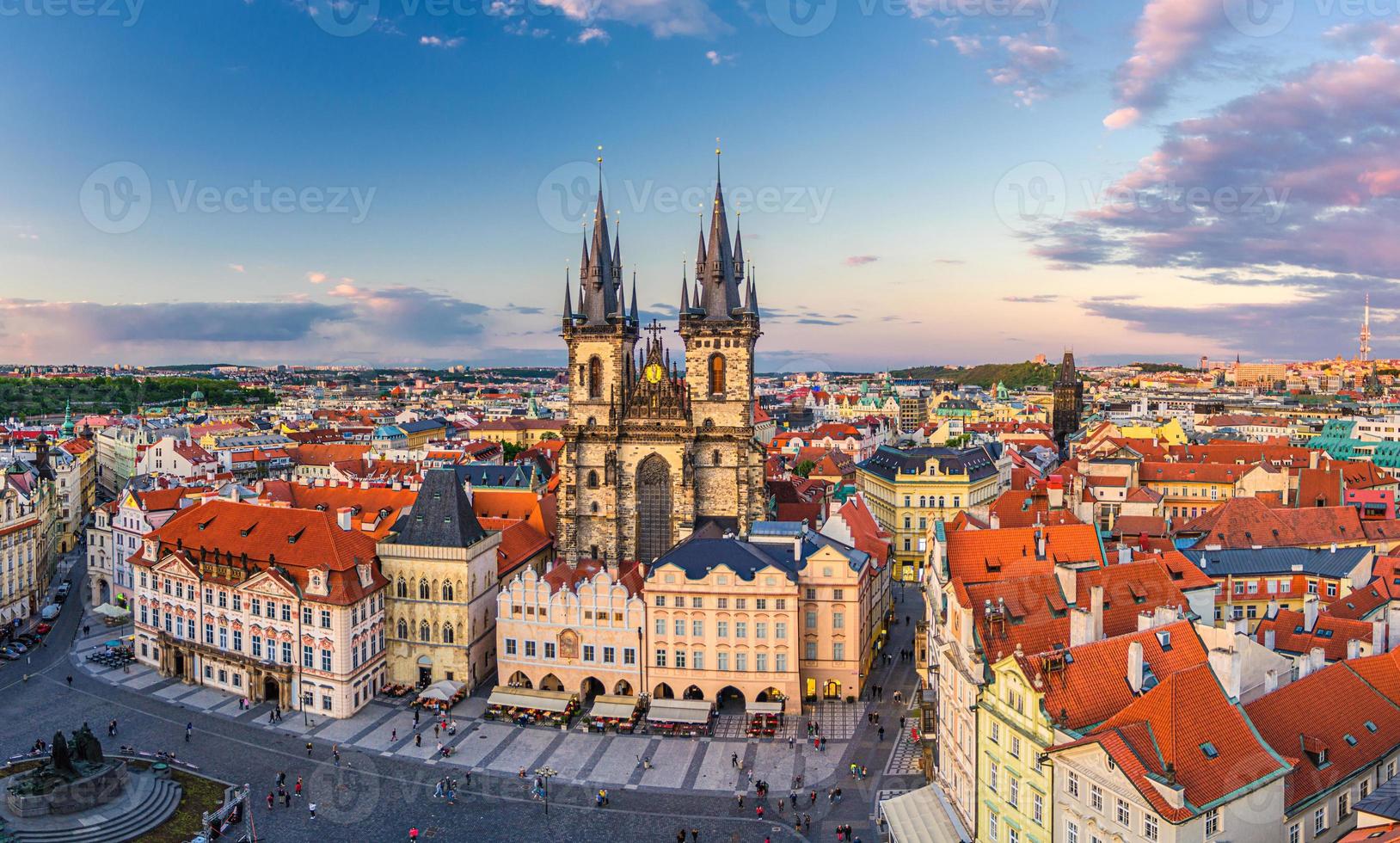 panorama do centro histórico da cidade velha de praga foto