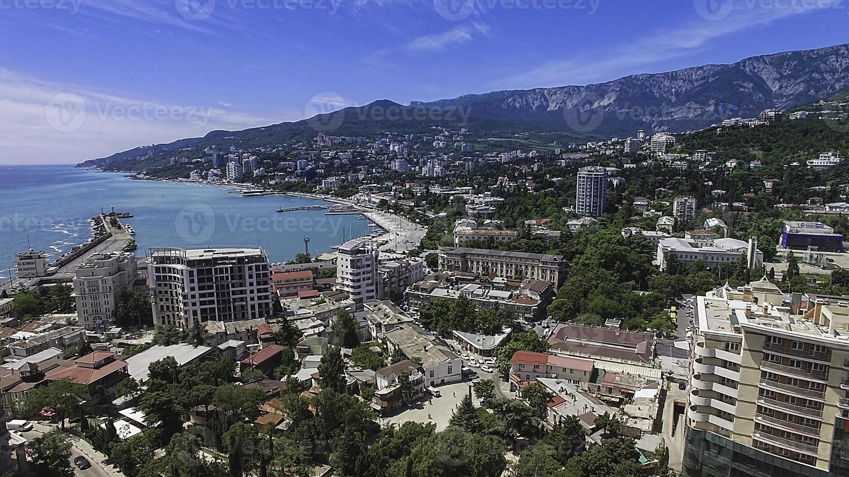 vista aérea da paisagem urbana de yalta. crimeia foto