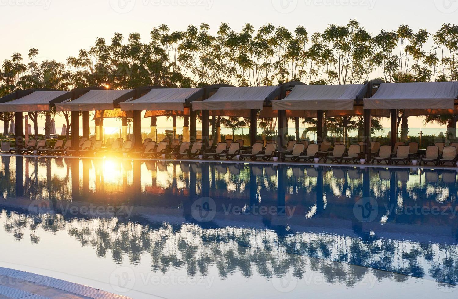 o popular resort com piscinas e parques aquáticos na turquia. hotel. recorrer. foto