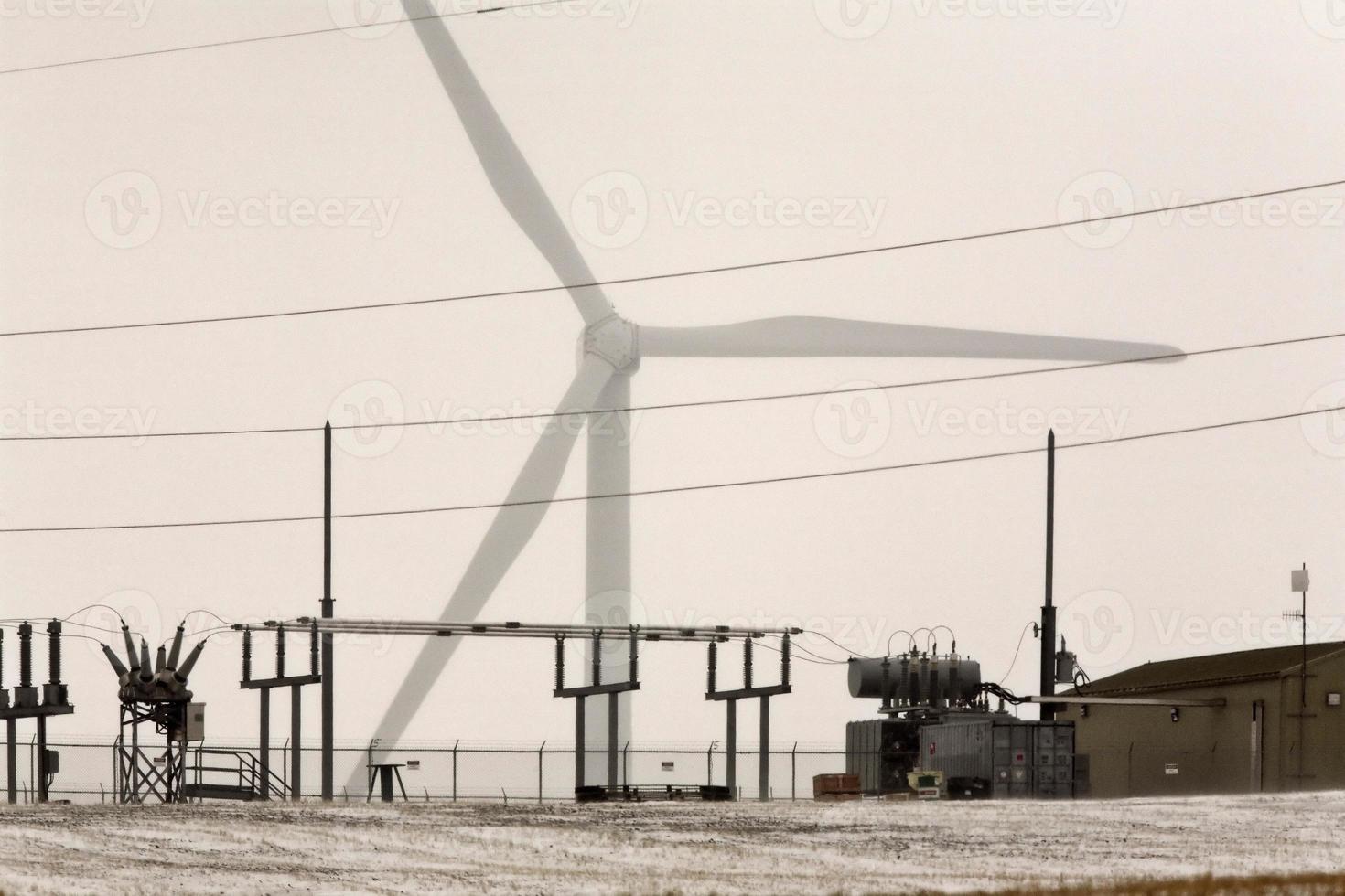 gerador elétrico de moinho de vento por estação de energia foto