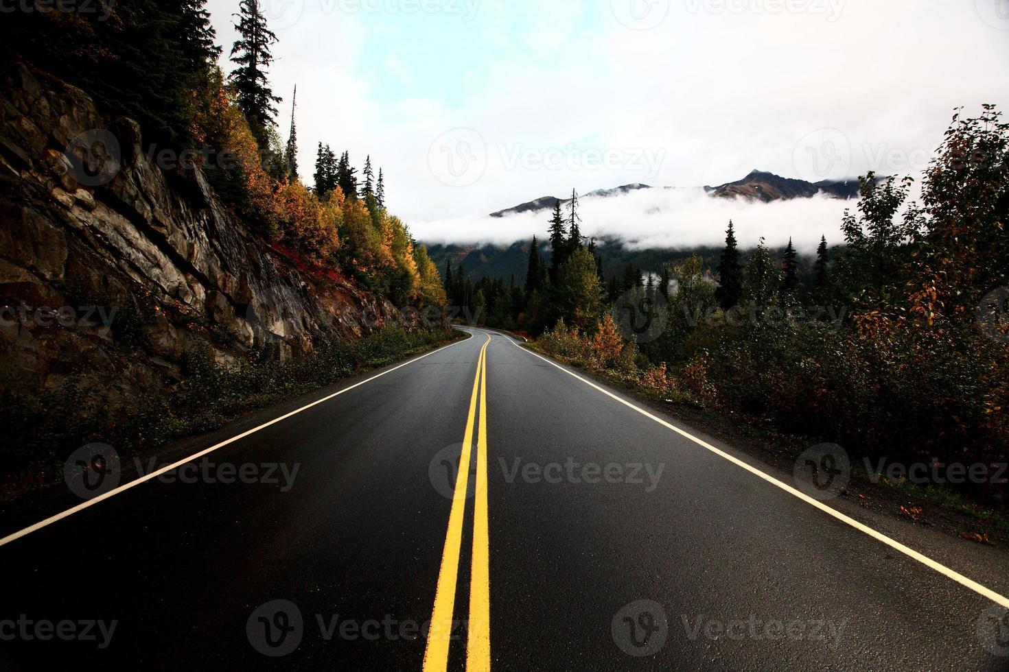 estrada cassar através do norte da colúmbia britânica foto