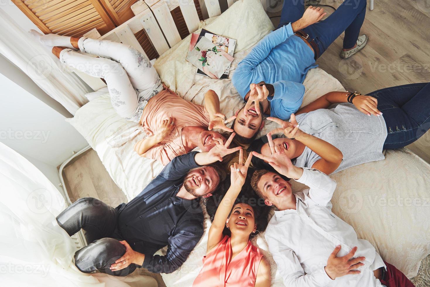 grupo de diversas pessoas multiétnicas conceito de trabalho em equipe foto