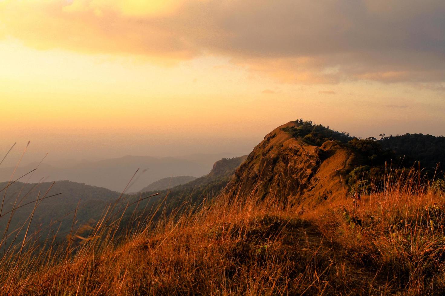 ponto de vista de doi mon chong, província de chiang mai, tailândia no inverno foto