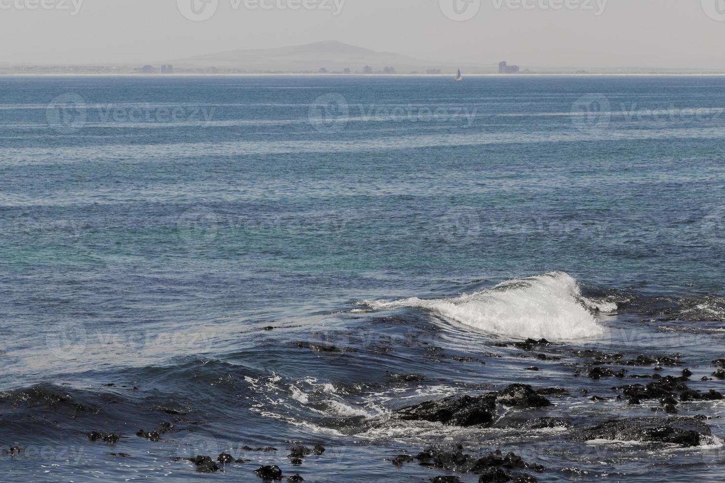 sea point, calçadão da praia na cidade do cabo, áfrica do sul. foto