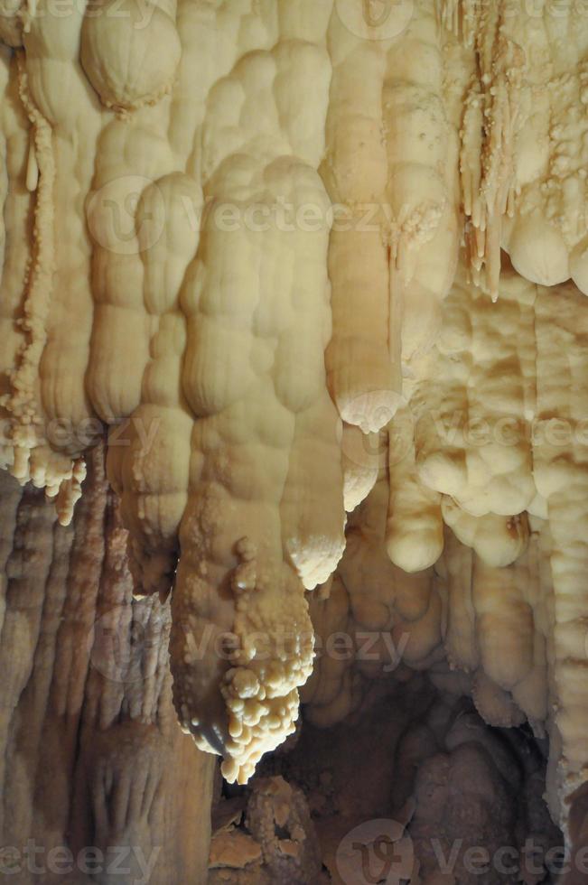 grotte di toirano que significa cavernas de toirano são um sistema de cavernas cársticas foto